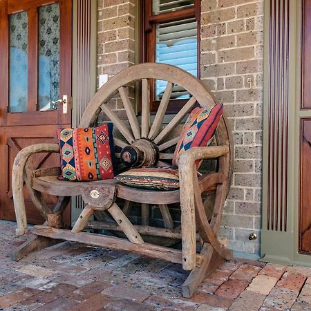 Old Bank Boutique Hotel Mittagong Exterior foto