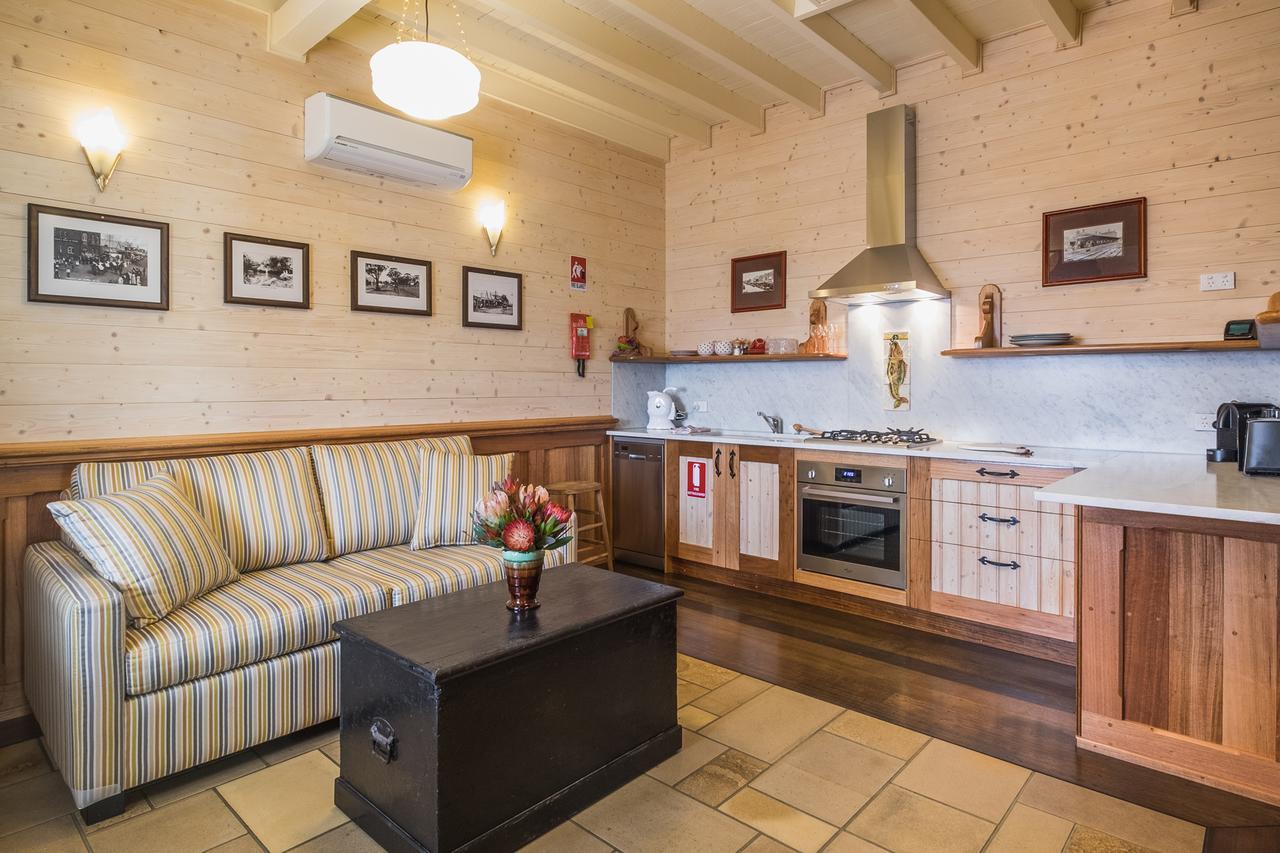 Old Bank Boutique Hotel Mittagong Exterior foto